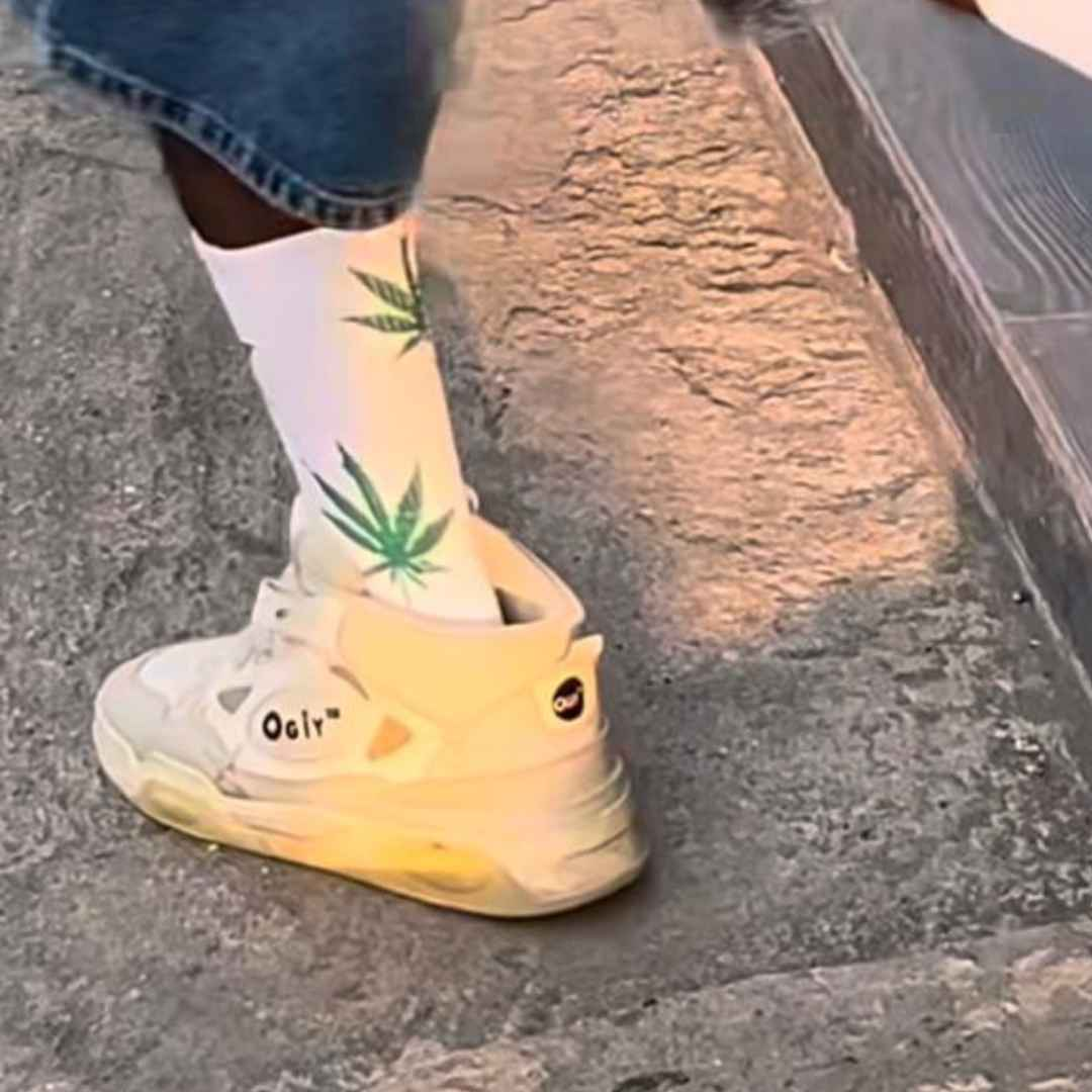 White Cannabis Leaf Socks (Pack Of 1) - Town Business