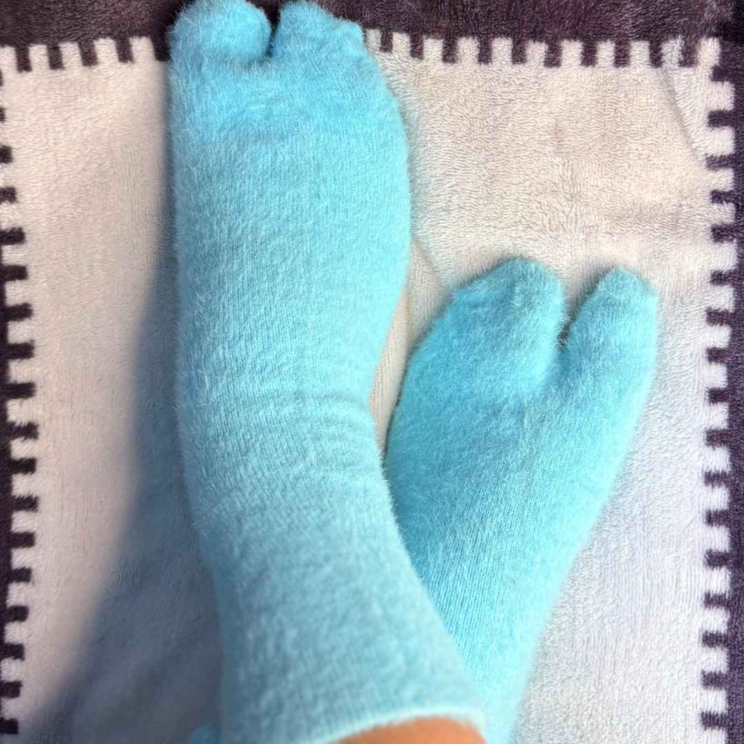 Fuzzy Aqua Thumb Socks (Pack Of 1) 2N