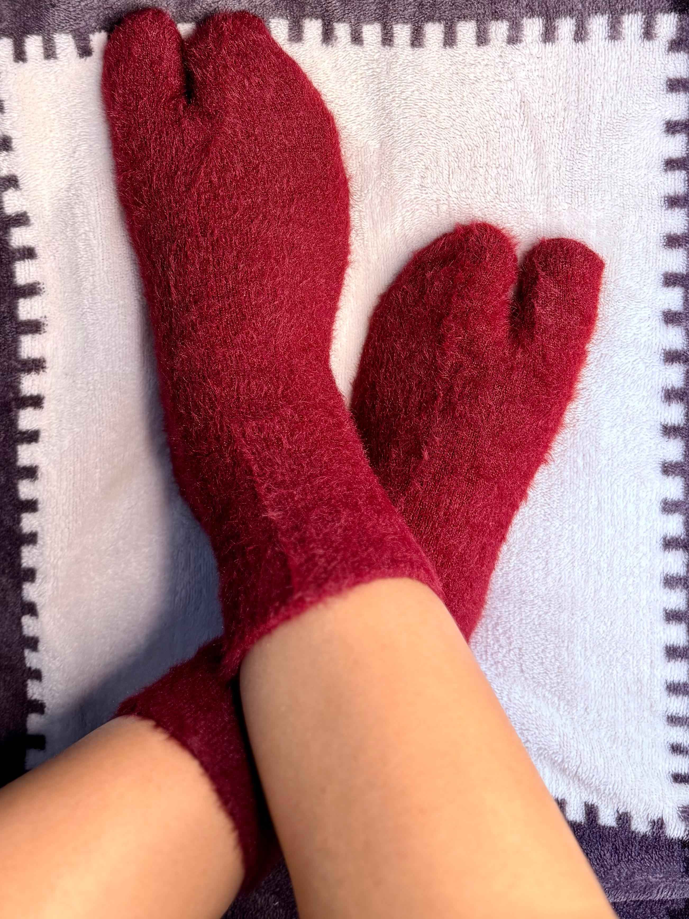 Fuzzy Wine Thumb Socks (Pack Of 1) 2N