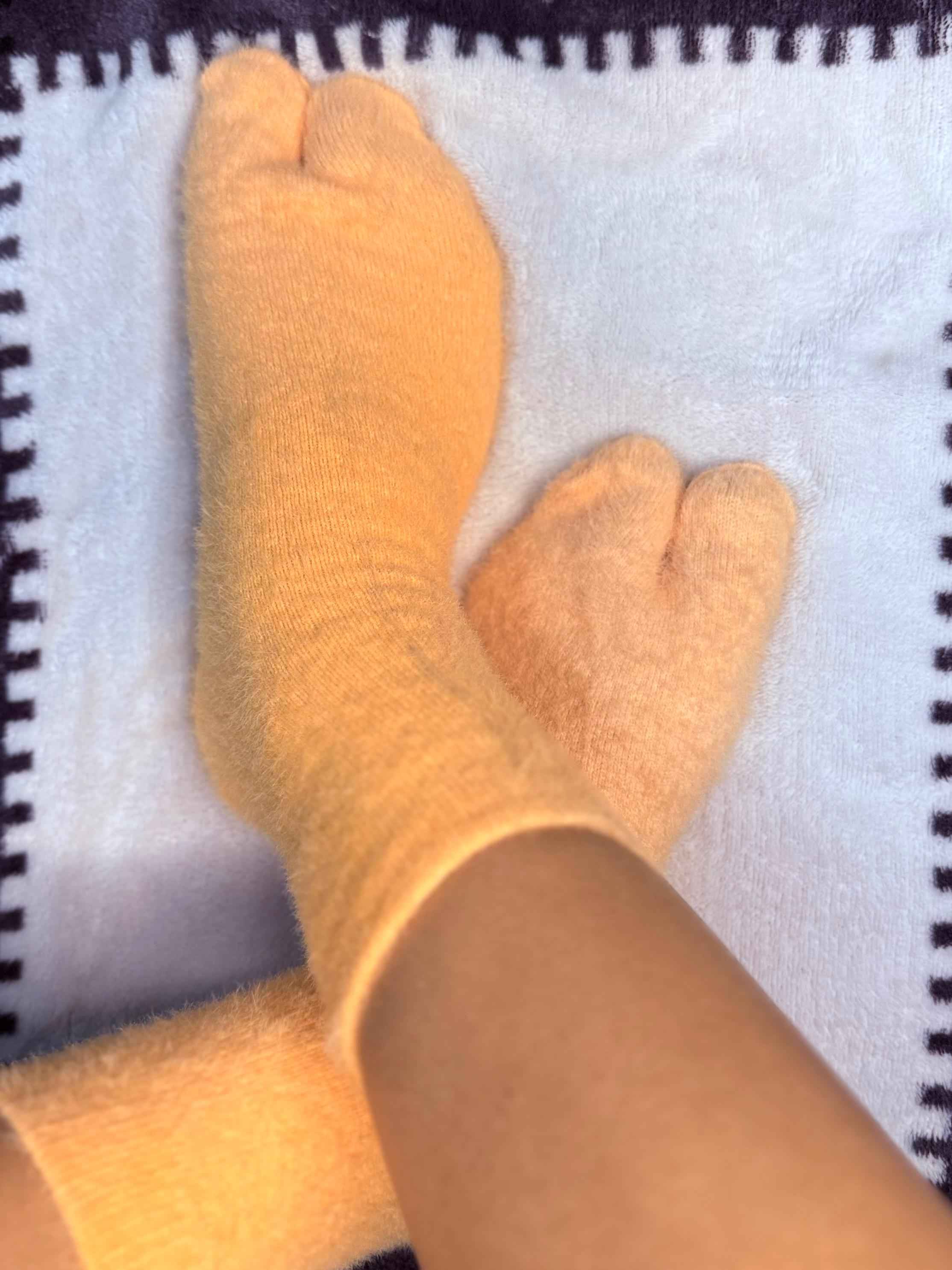 Fuzzy Dark Peach Thumb Socks (Pack Of 1) 2N