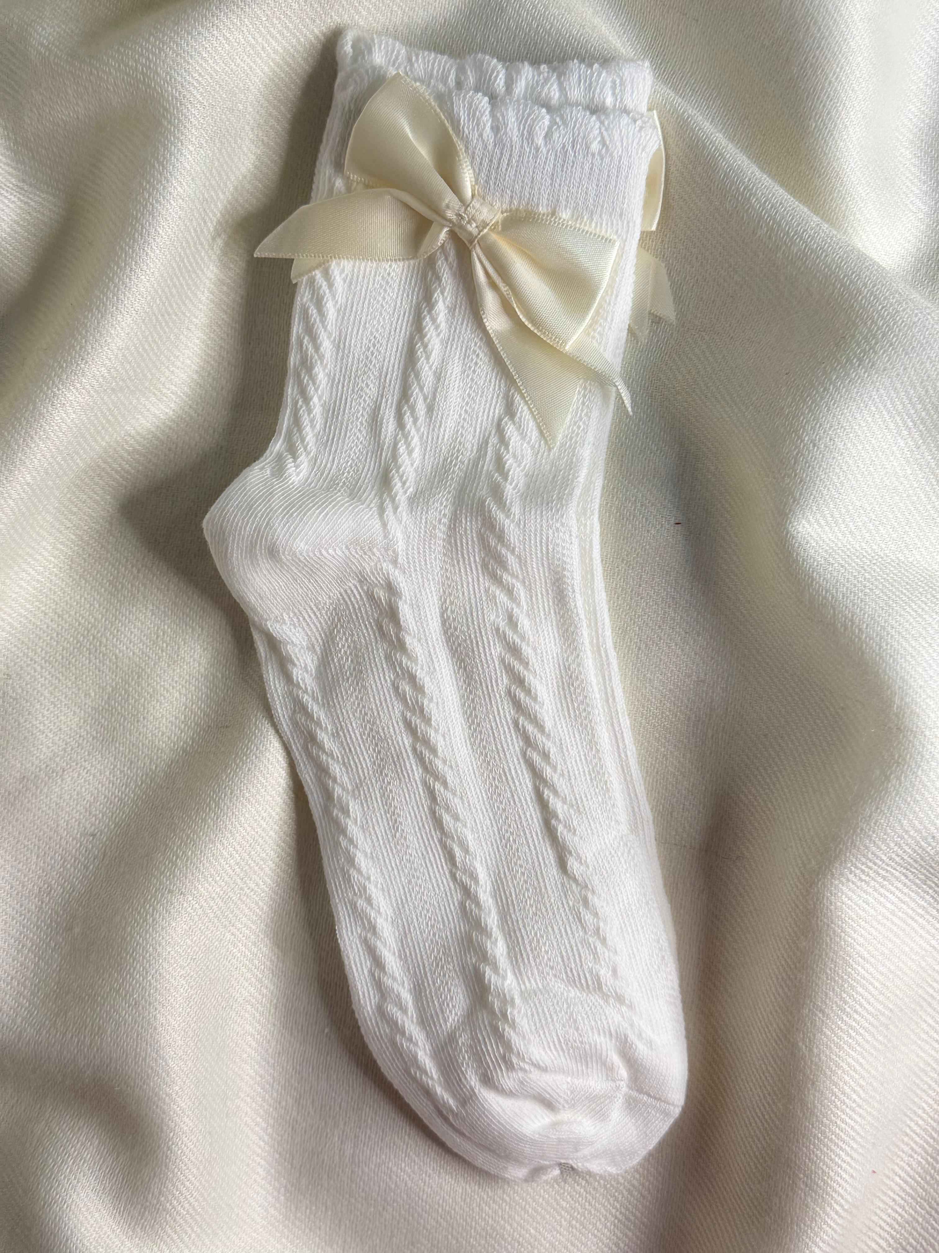 Elegance Classic Pearl Bow Socks (Pack of 1)2N